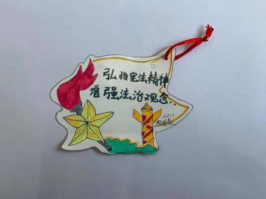 逃离诡异的森林